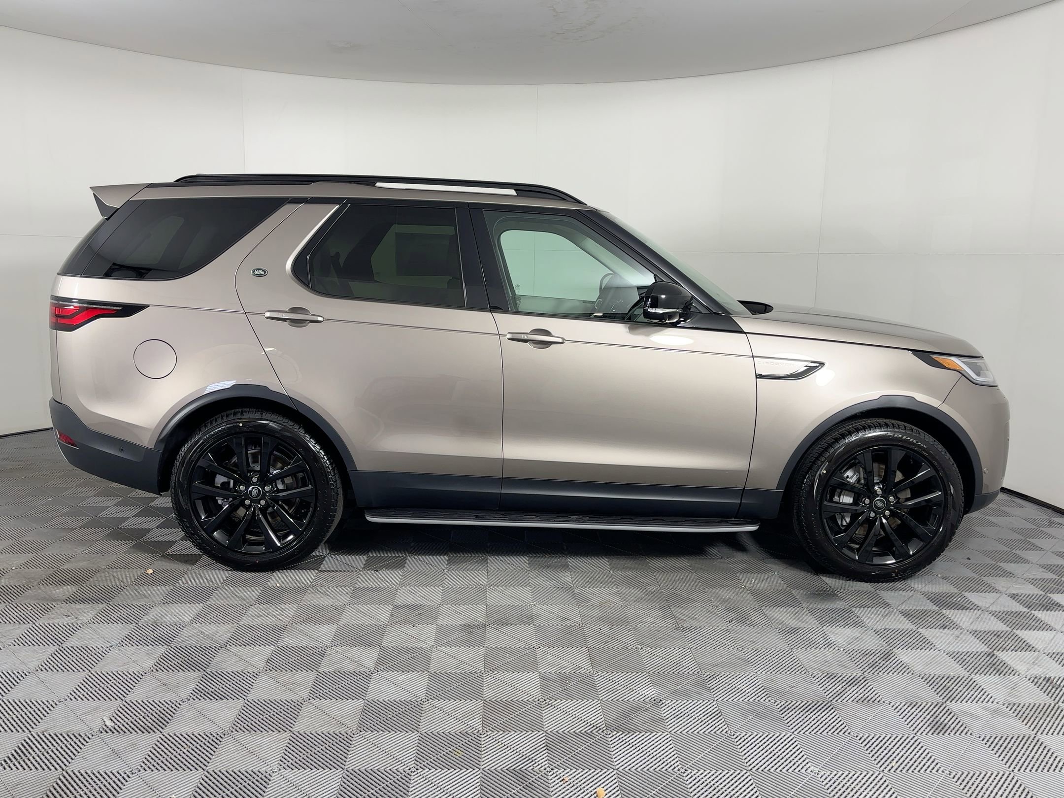 New 2026 Land Rover Discovery S AWD/4WD image 9