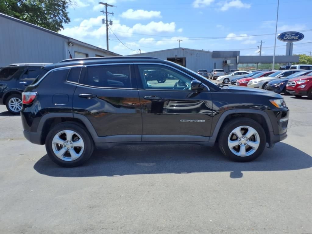 Used 2017 Jeep Compass Latitude FWD image 5