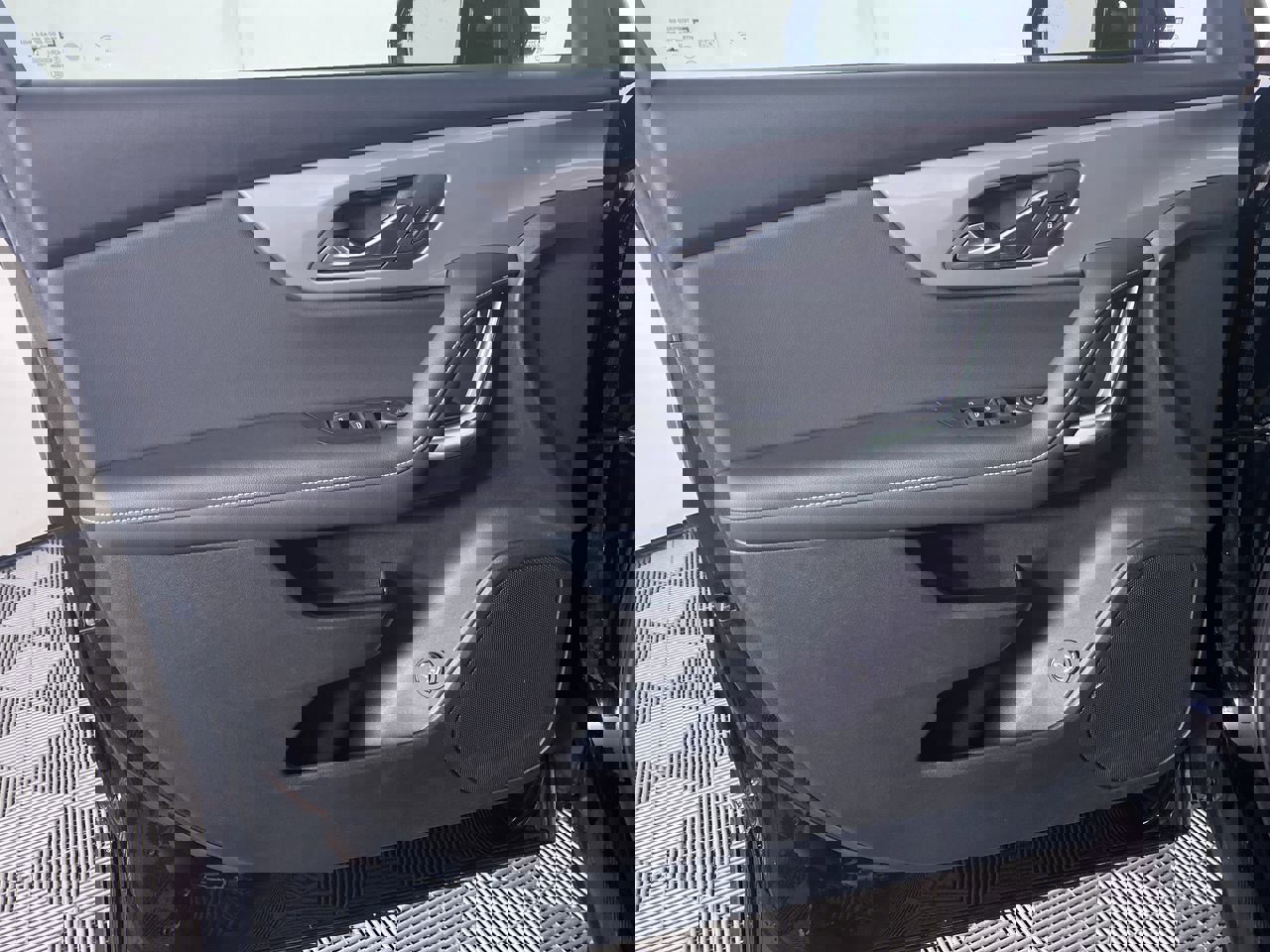 Certified 2023 Chevrolet Blazer LT w/ Convenience Package image 11