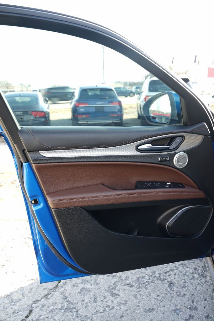 Used 2018 Alfa Romeo Stelvio Ti Sport image 12