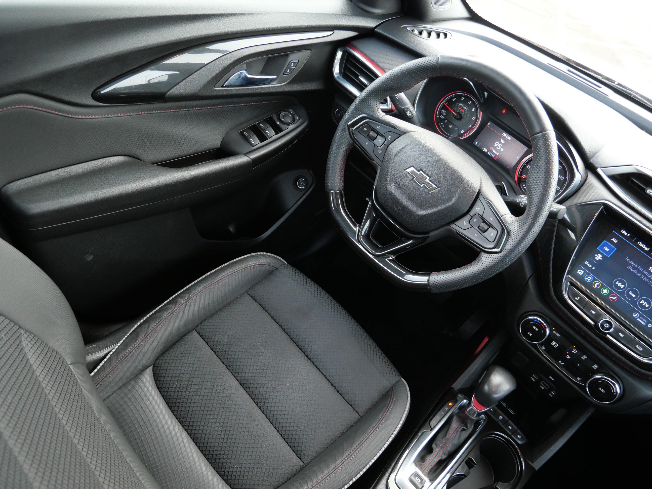 Used 2022 Chevrolet TrailBlazer RS w/ Sun and Liftgate Package image 9