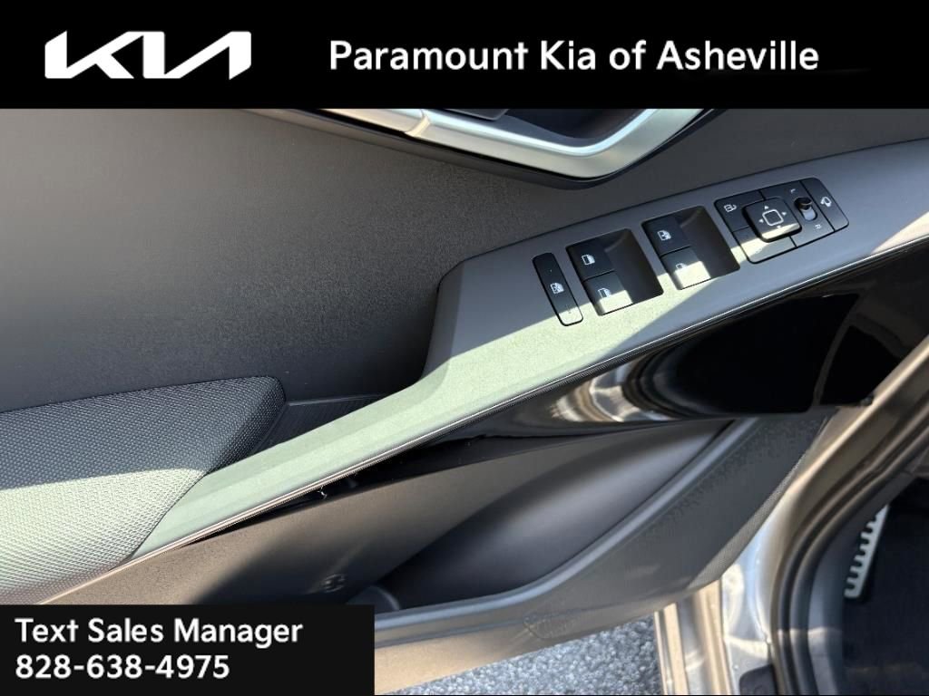 New 2025 Kia Niro EX Touring image 26