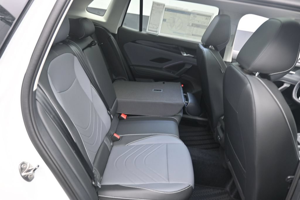 New 2026 Volkswagen Tiguan SE FWD image 27