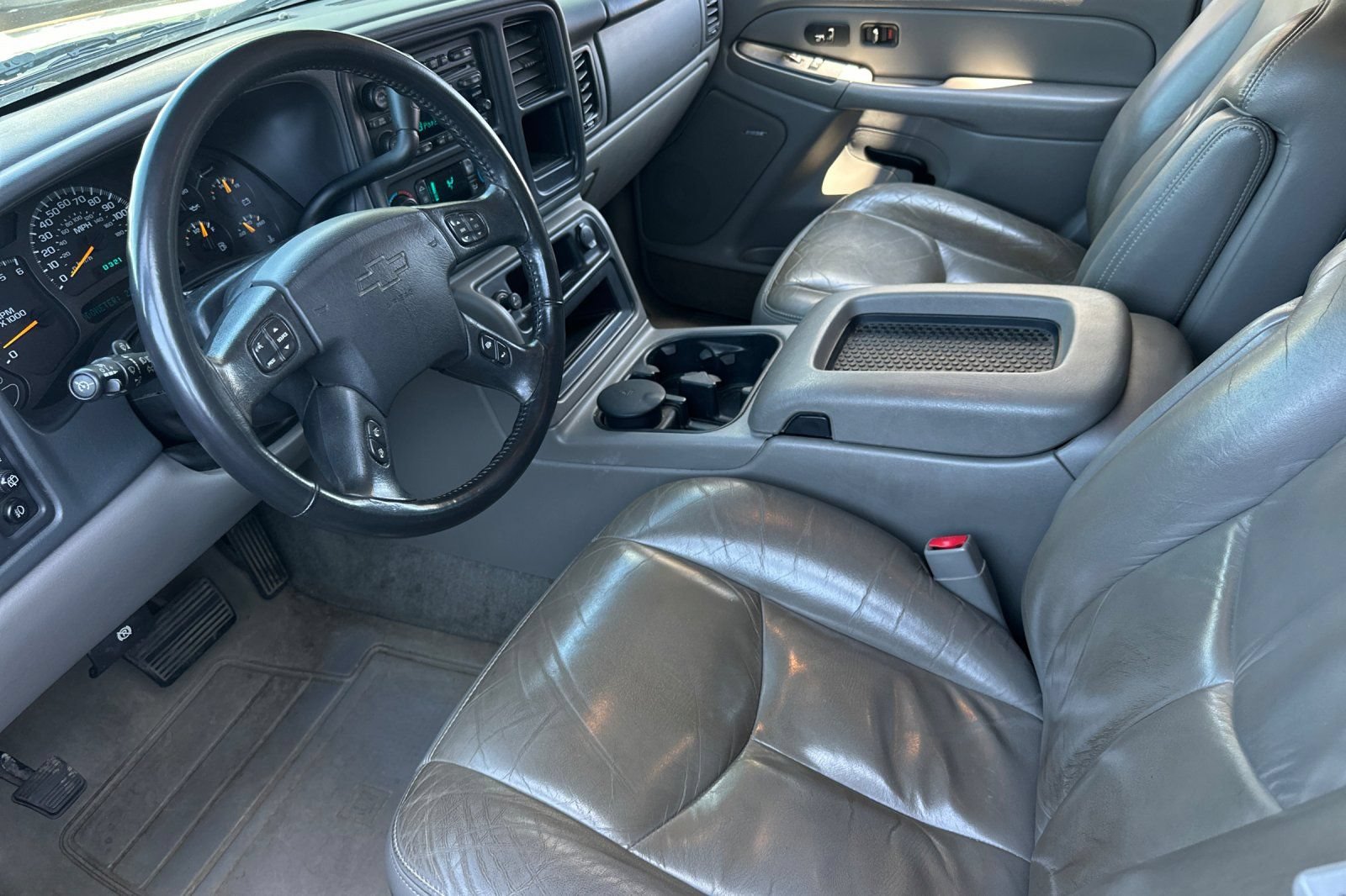 Used 2004 Chevrolet Tahoe LT w/ LT Preferred Equipment Group AWD/4WD image 10