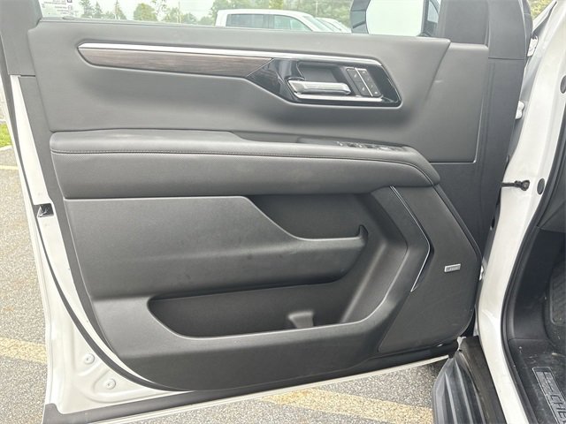 New 2025 Chevrolet Suburban Premier image 23