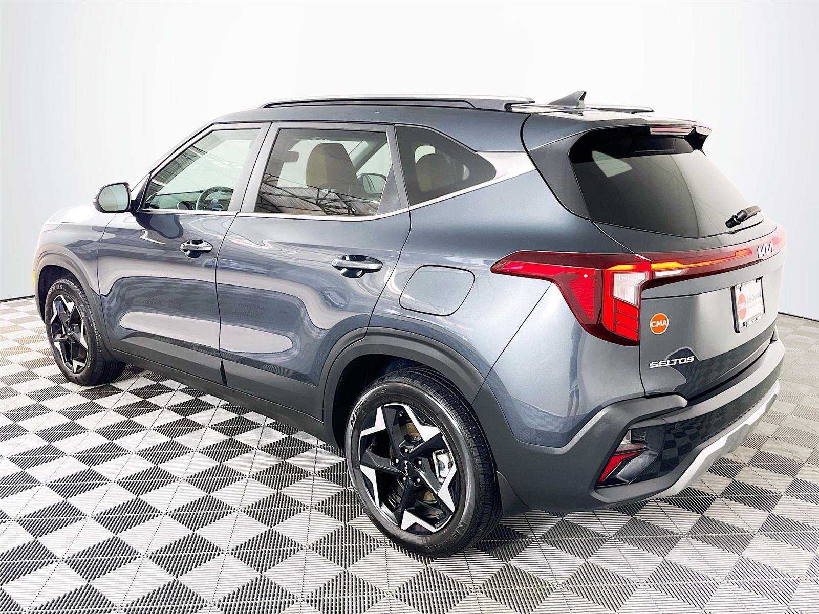 Certified 2025 Kia Seltos EX w/ EX Sunroof Package AWD/4WD image 7