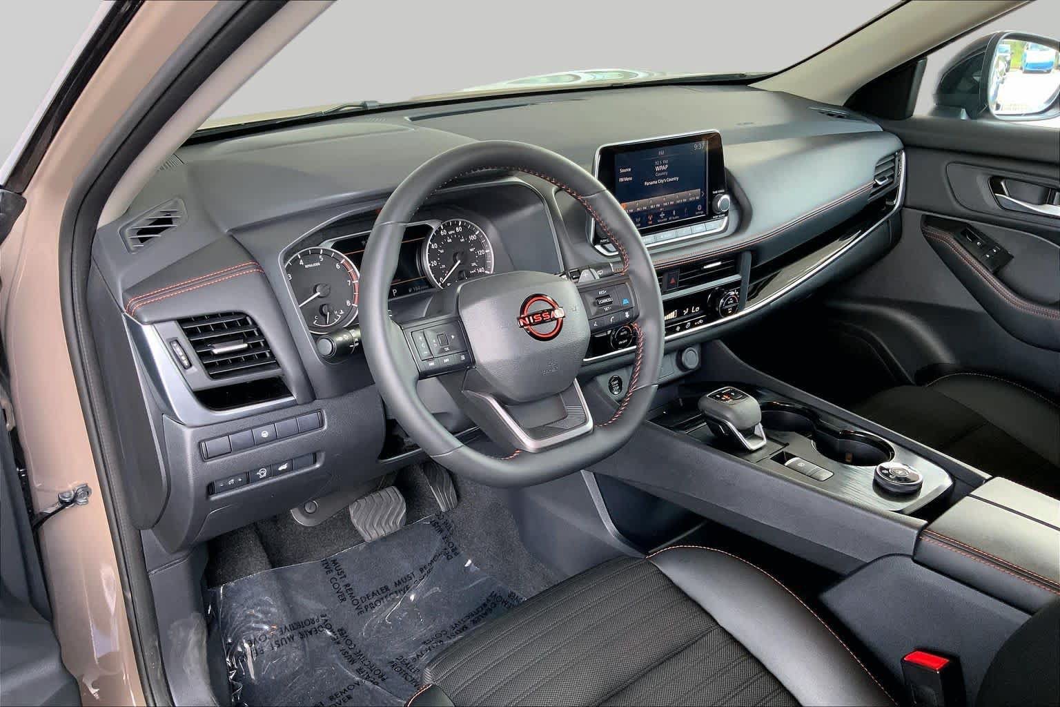 Used 2025 Nissan Rogue SV AWD/4WD image 18