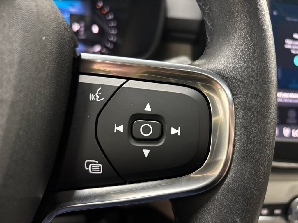 Certified 2024 Volvo XC40 B5 Ultimate w/ Protection Package Premier AWD/4WD image 27