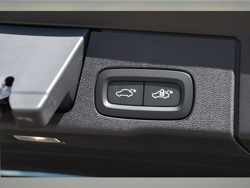 Certified 2024 Volvo XC60 T8 Plus w/ Protection Package Premier image 26