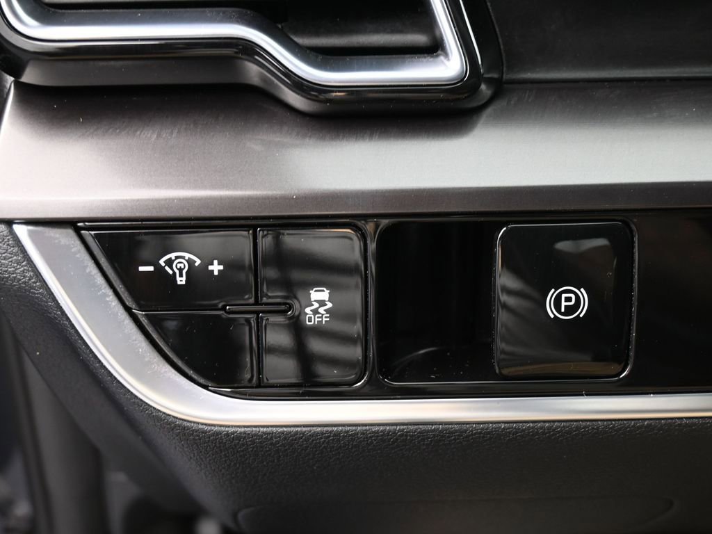 Used 2024 Kia Sportage EX image 16