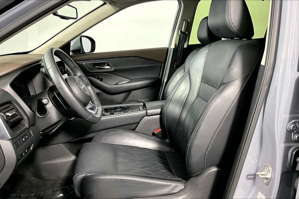 Used 2023 Nissan Rogue Platinum w/ Platinum Premium Package FWD image 13