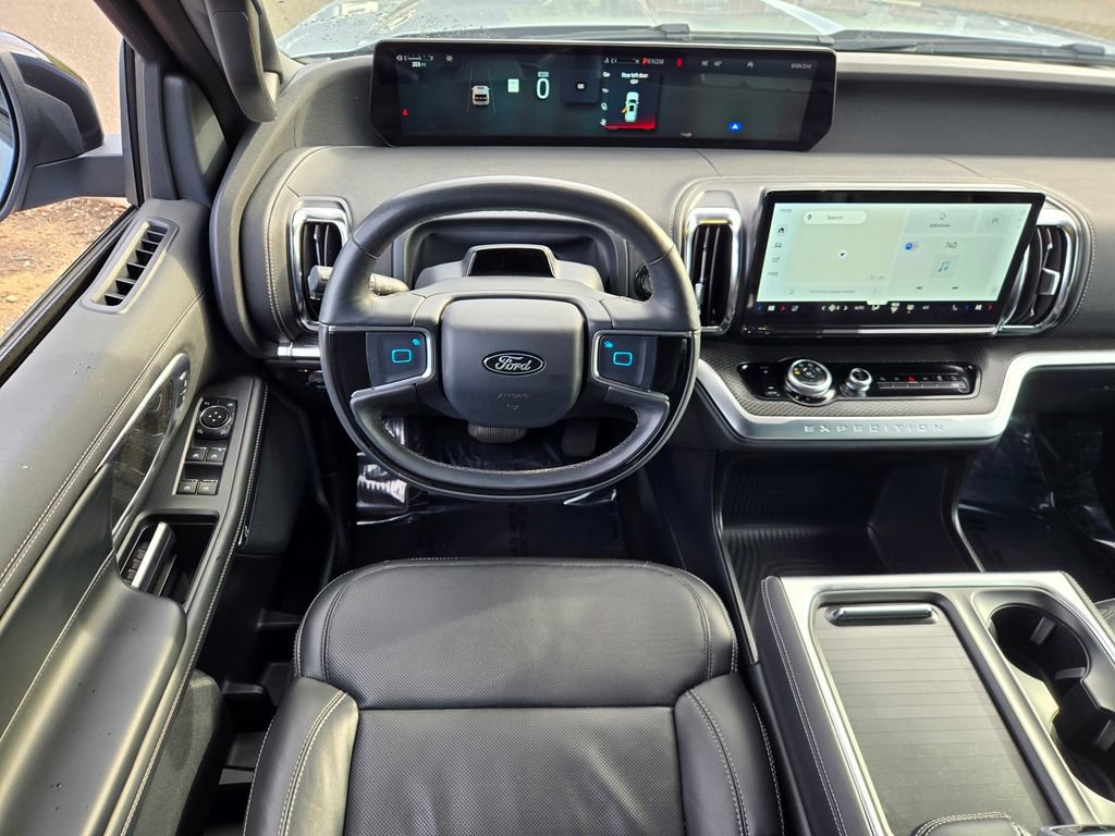 Used 2025 Ford Expedition Platinum w/ Stealth Appearance Package AWD/4WD image 16