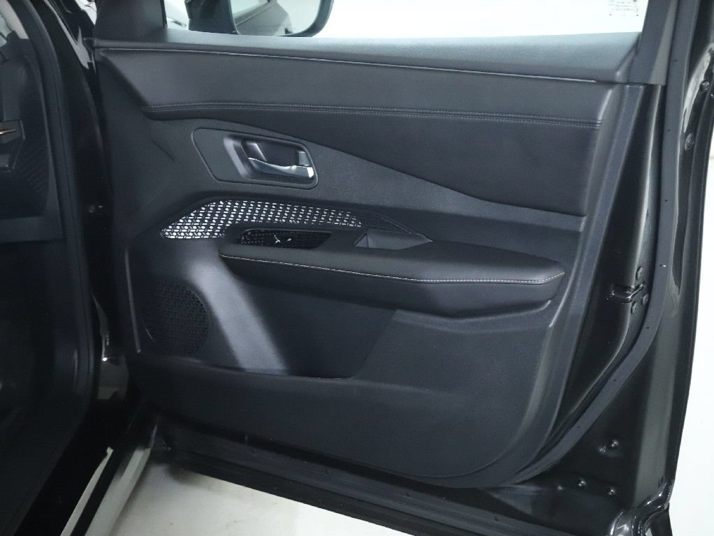 Certified 2023 Nissan Ariya FWD image 33