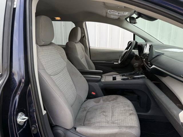 Used 2021 Toyota Sienna LE FWD image 28