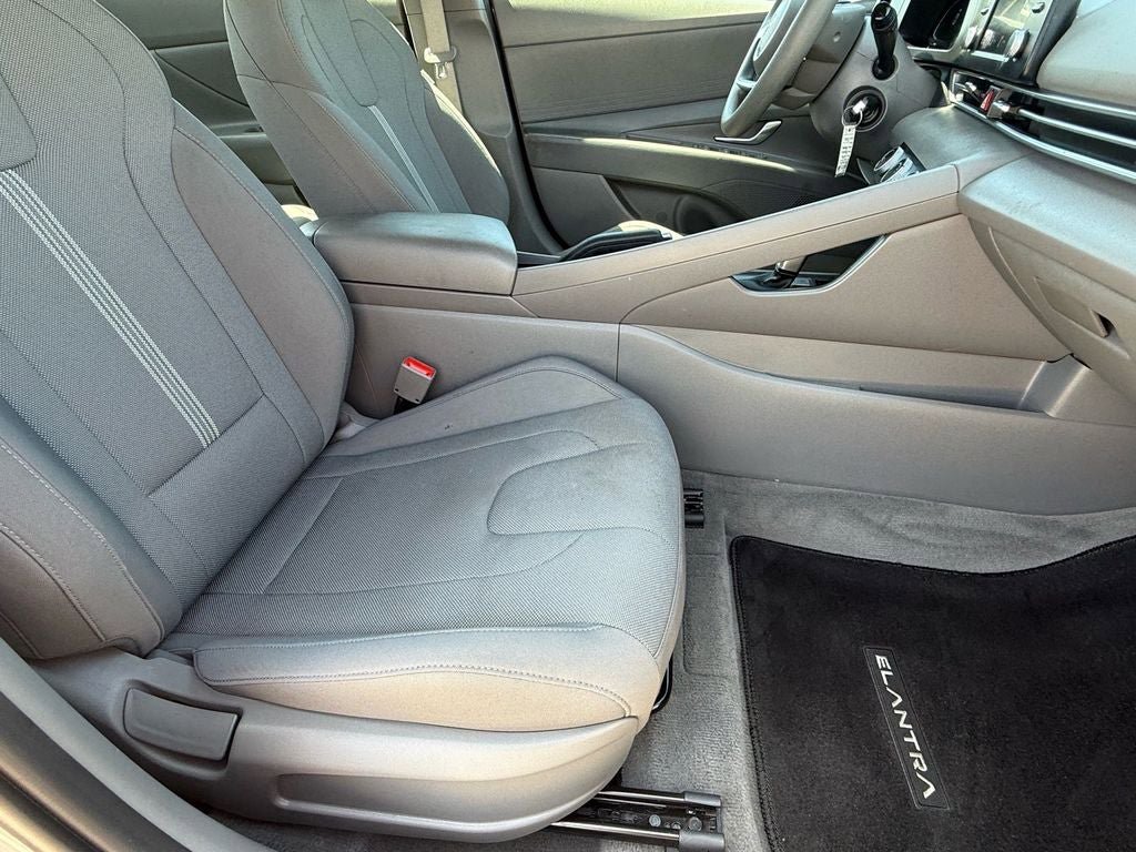 Used 2024 Hyundai Elantra SE FWD image 10