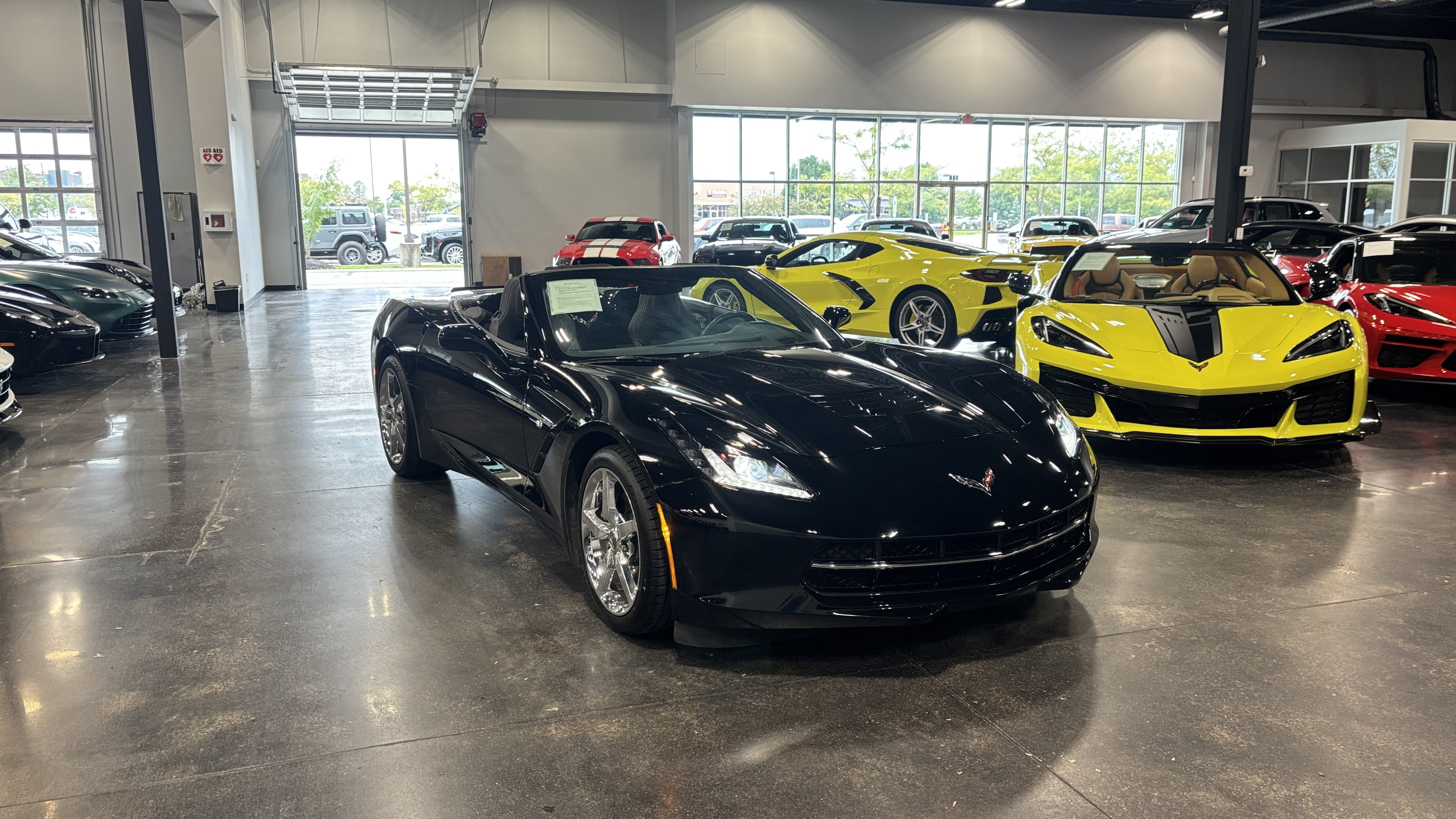 Used 2014 Chevrolet Corvette Stingray Convertible w/ 2LT Preferred Equipment Group RWD image 2