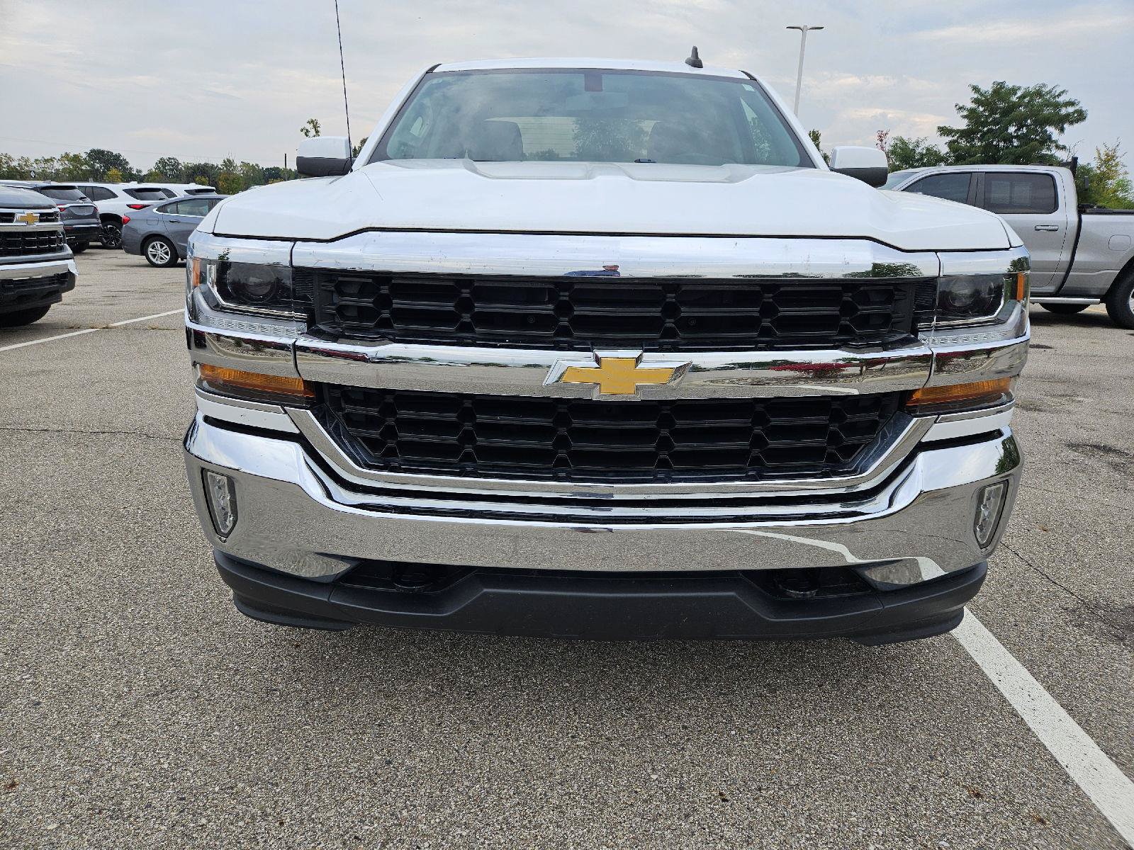 Used 2018 Chevrolet Silverado 1500 LT w/ All Star Edition AWD/4WD image 2