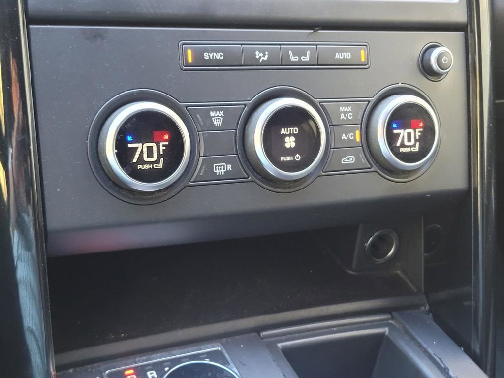 Used 2020 Land Rover Discovery SE image 26