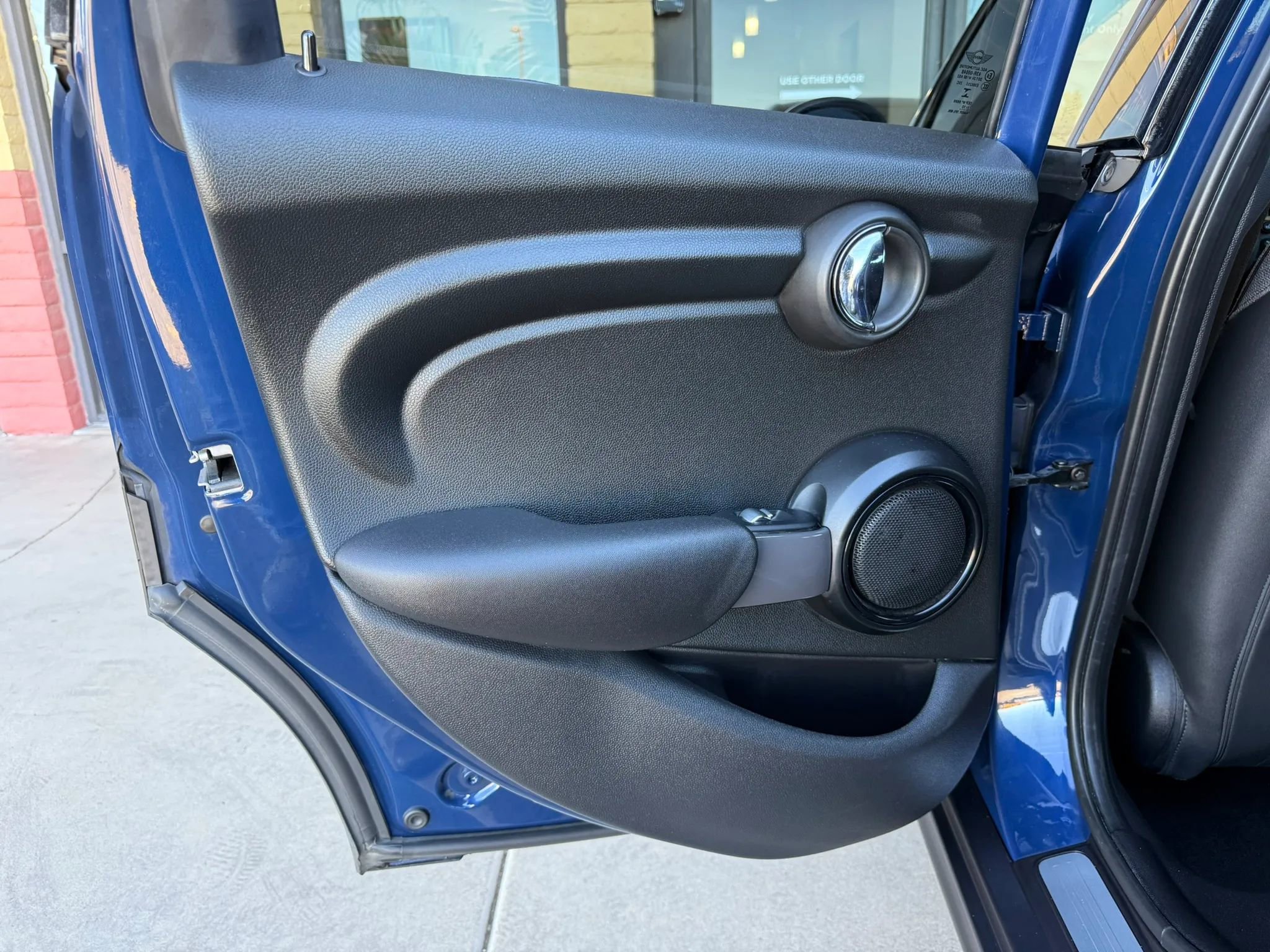 Used 2015 MINI Cooper 4-Door Hardtop image 21