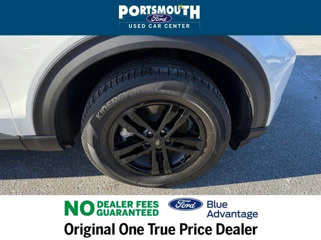 Used 2022 Ford Explorer XLT w/ Equipment Group 202A AWD/4WD image 40