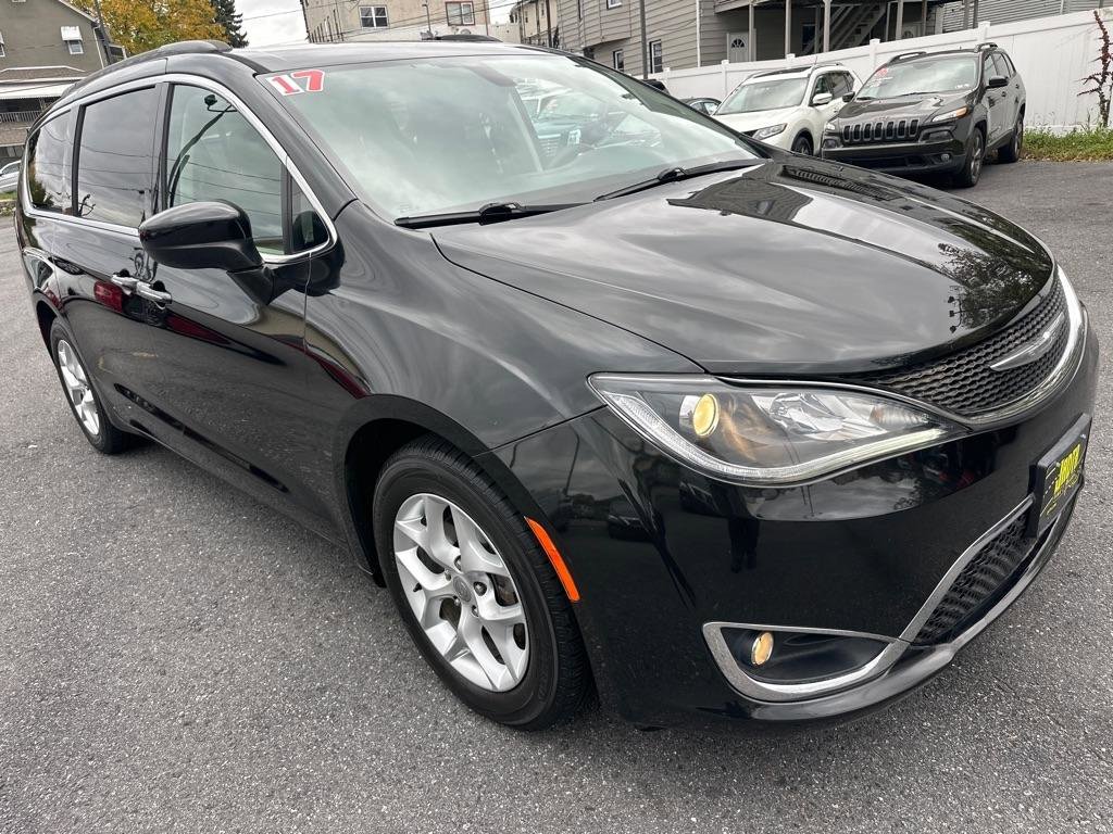 Used 2017 Chrysler Pacifica Touring Plus w/ Tire & Wheel Group image 8