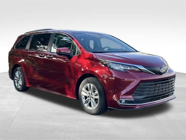 Used 2022 Toyota Sienna XLE w/ XLE Plus Package AWD/4WD image 8