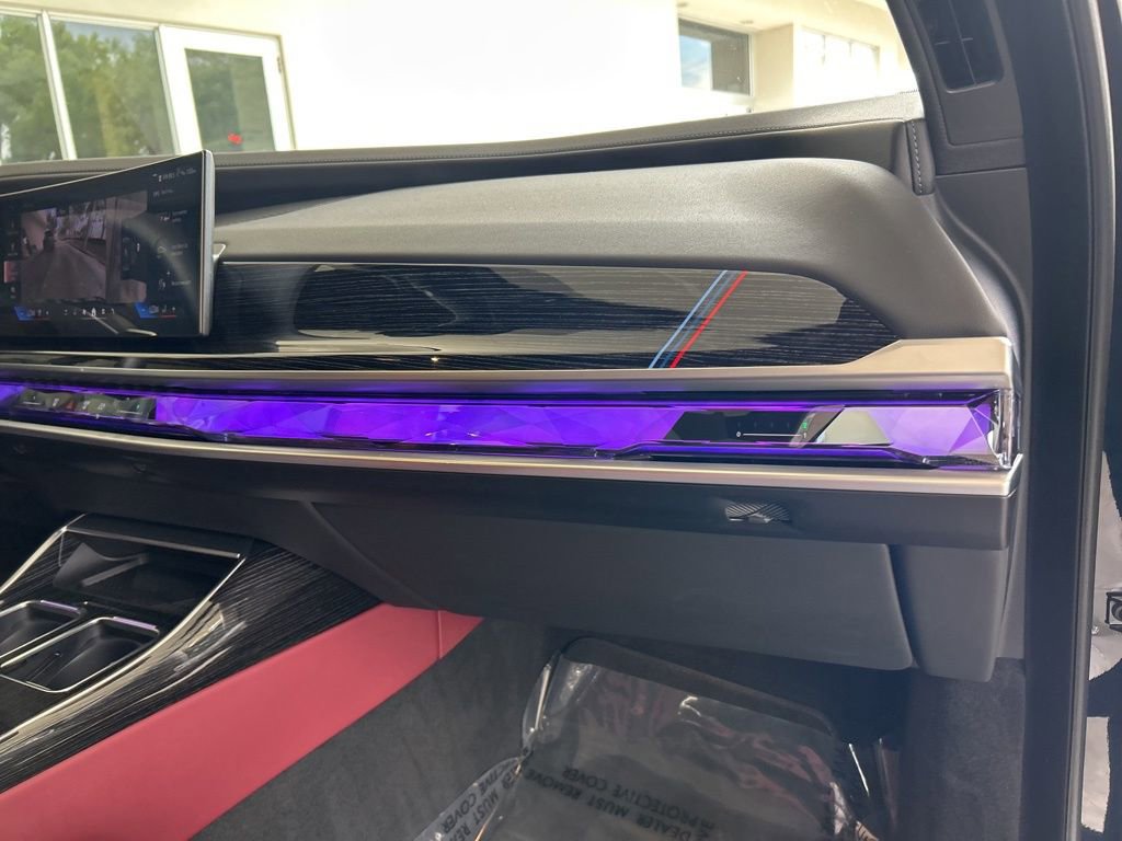Used 2025 BMW 740i xDrive image 25