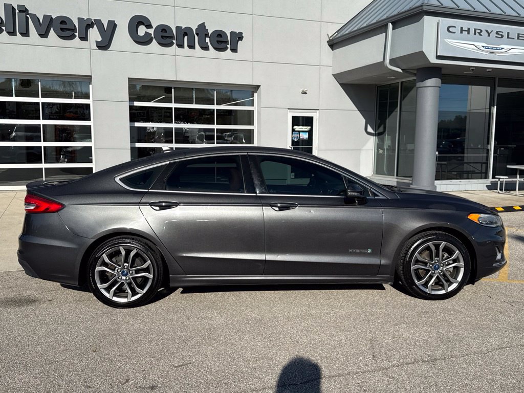 Used 2019 Ford Fusion Titanium FWD image 4