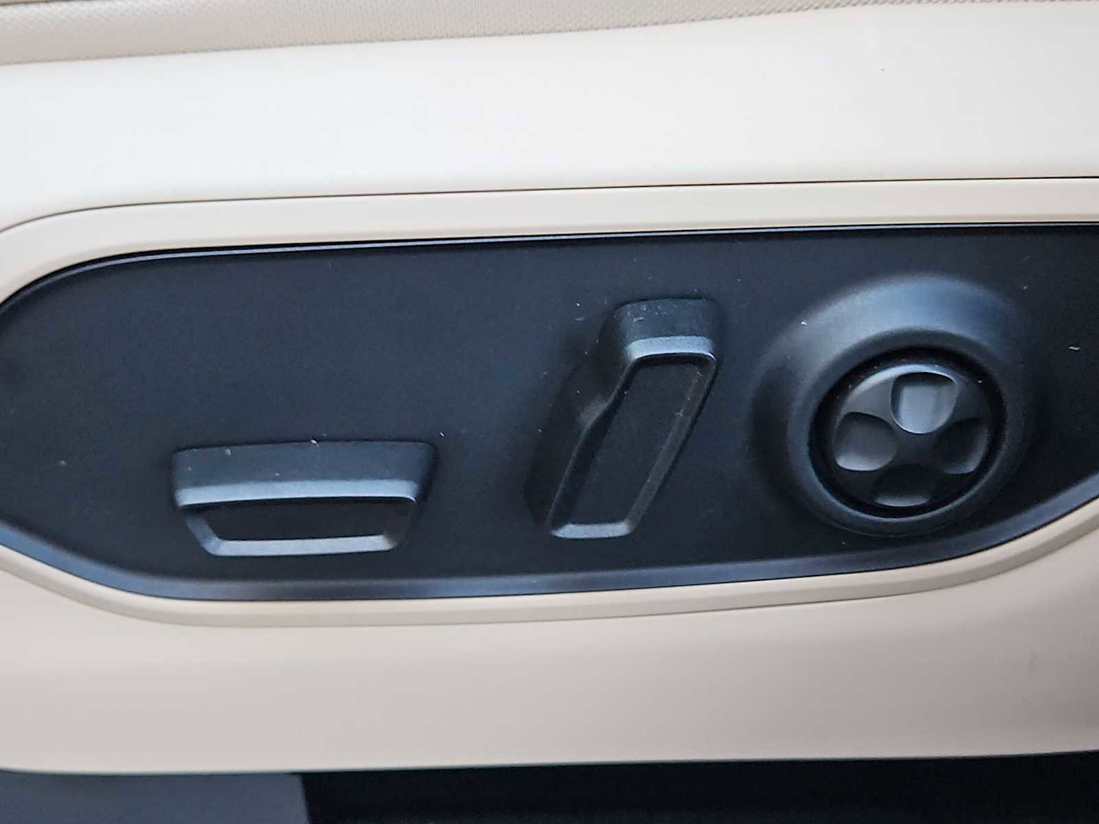 Used 2024 Jeep Grand Cherokee Limited 4xe w/ Luxury Tech Group II image 16