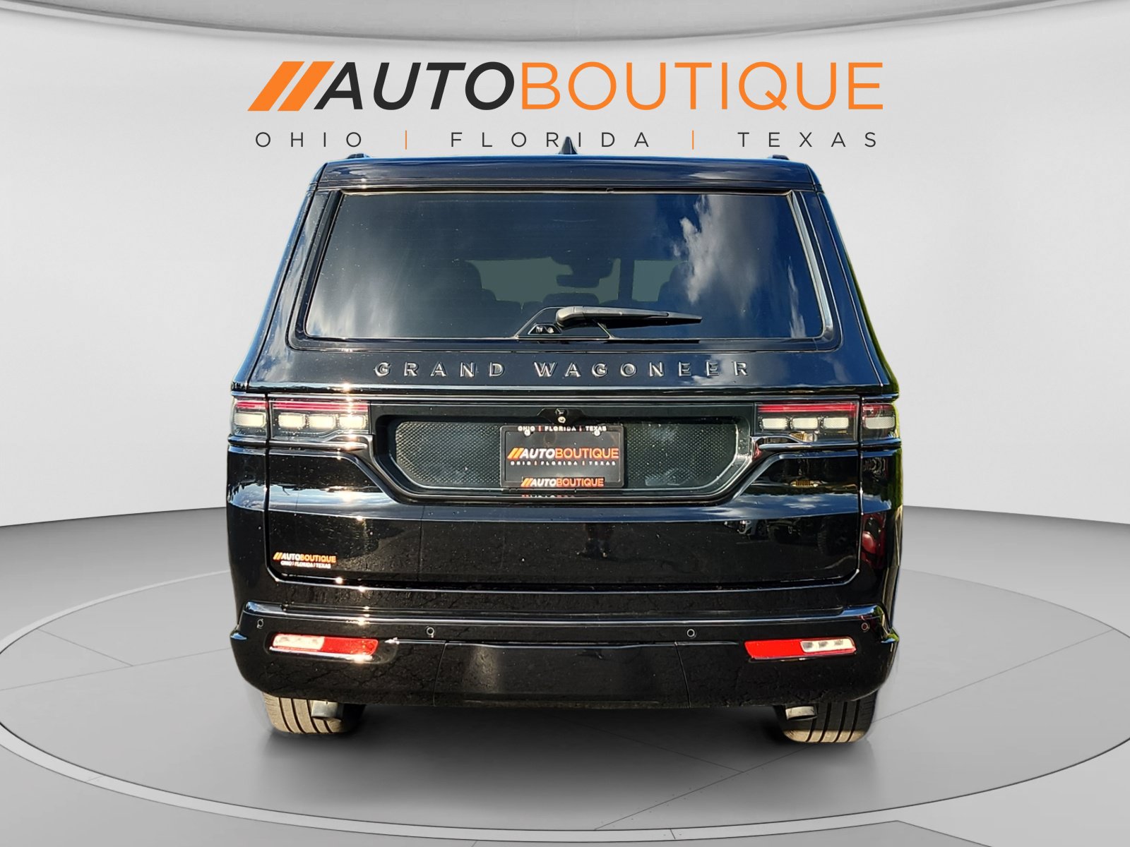 Used 2025 Jeep Grand Wagoneer L Series II Obsidian w/ Quick Order Packagew 28T AWD/4WD image 4