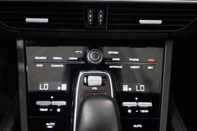 Used 2021 Porsche Cayenne AWD/4WD image 27