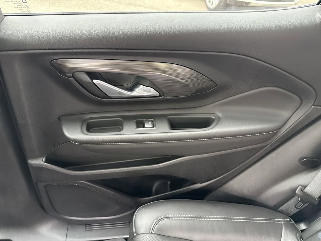 Used 2022 GMC Terrain SLT w/ Elevation Edition image 28