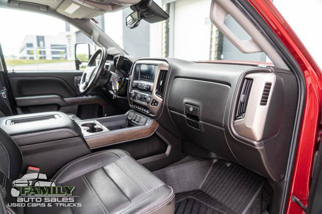 Used 2019 GMC Sierra 2500 Denali w/ Duramax Plus Package AWD/4WD image 24
