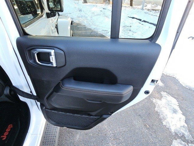 Used 2022 Jeep Wrangler Unlimited Sahara image 17