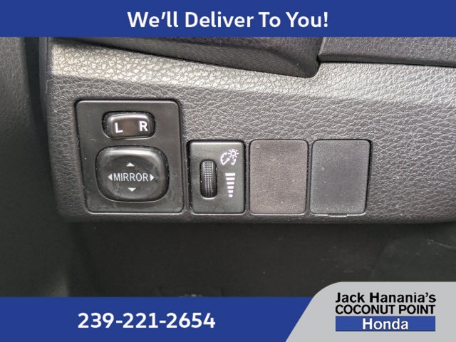 Used 2015 Toyota Corolla LE FWD image 24