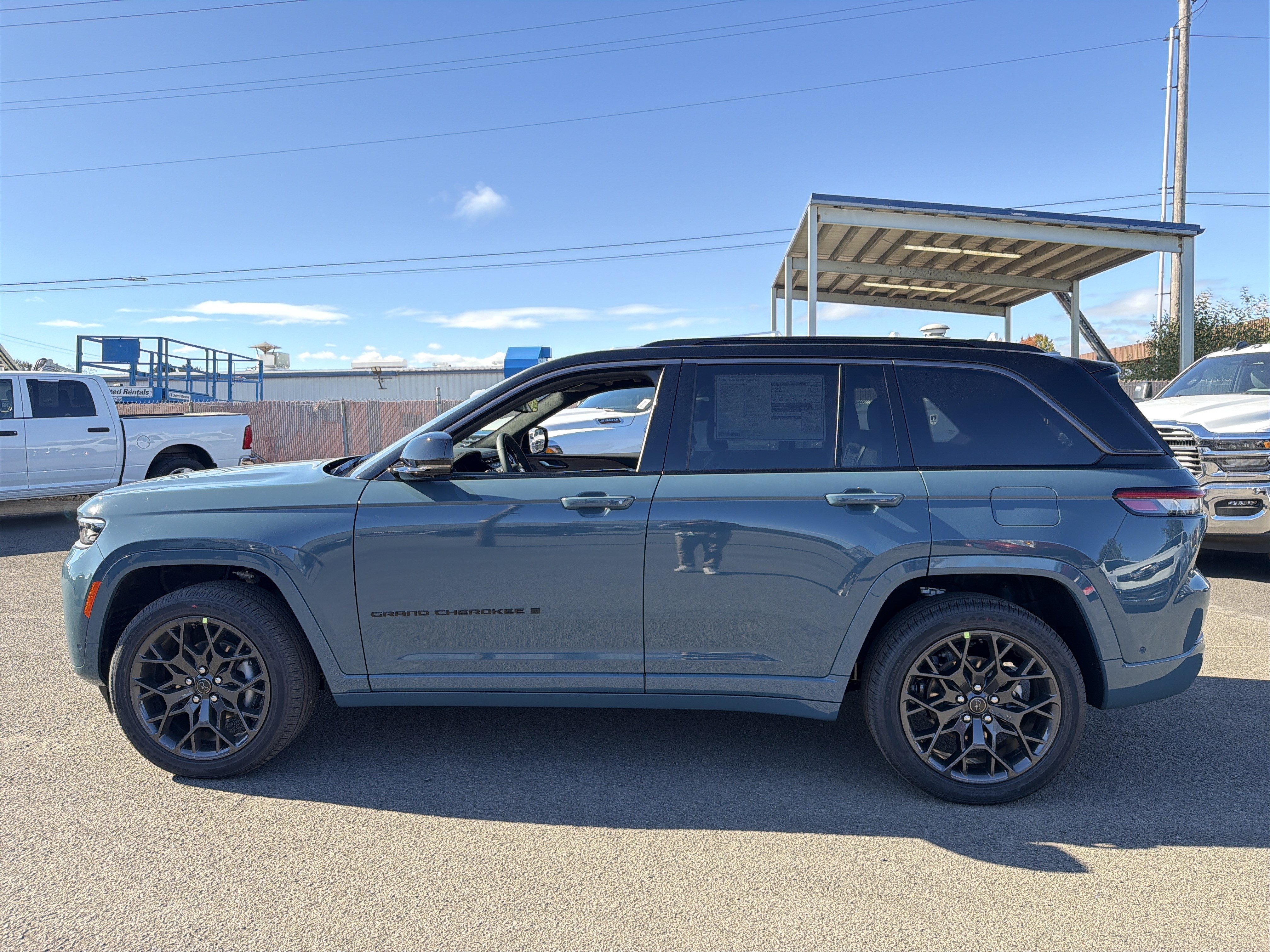 New 2027 Jeep Grand Cherokee Summit AWD/4WD image 2