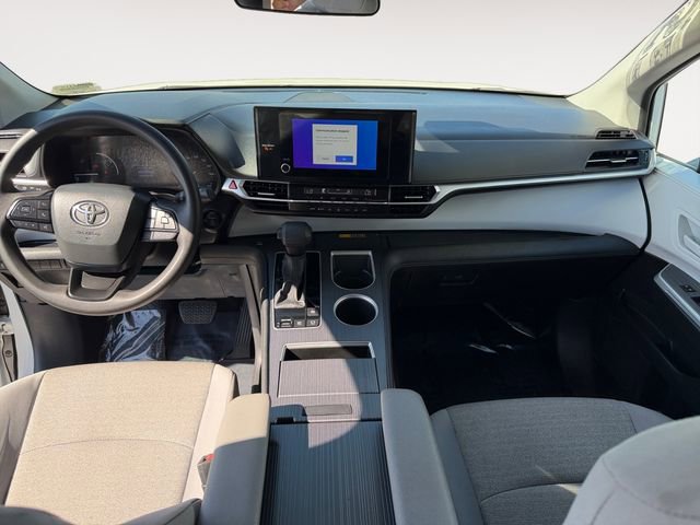 Certified 2025 Toyota Sienna LE FWD image 10