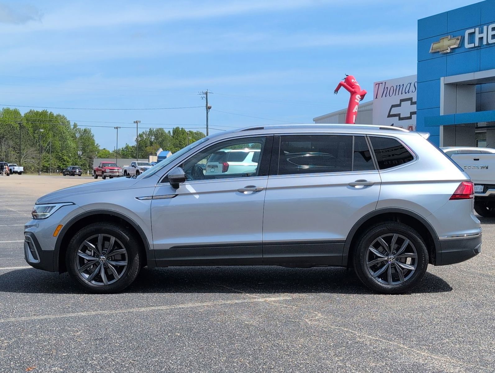 Used 2024 Volkswagen Tiguan Wolfsburg Edition image 2