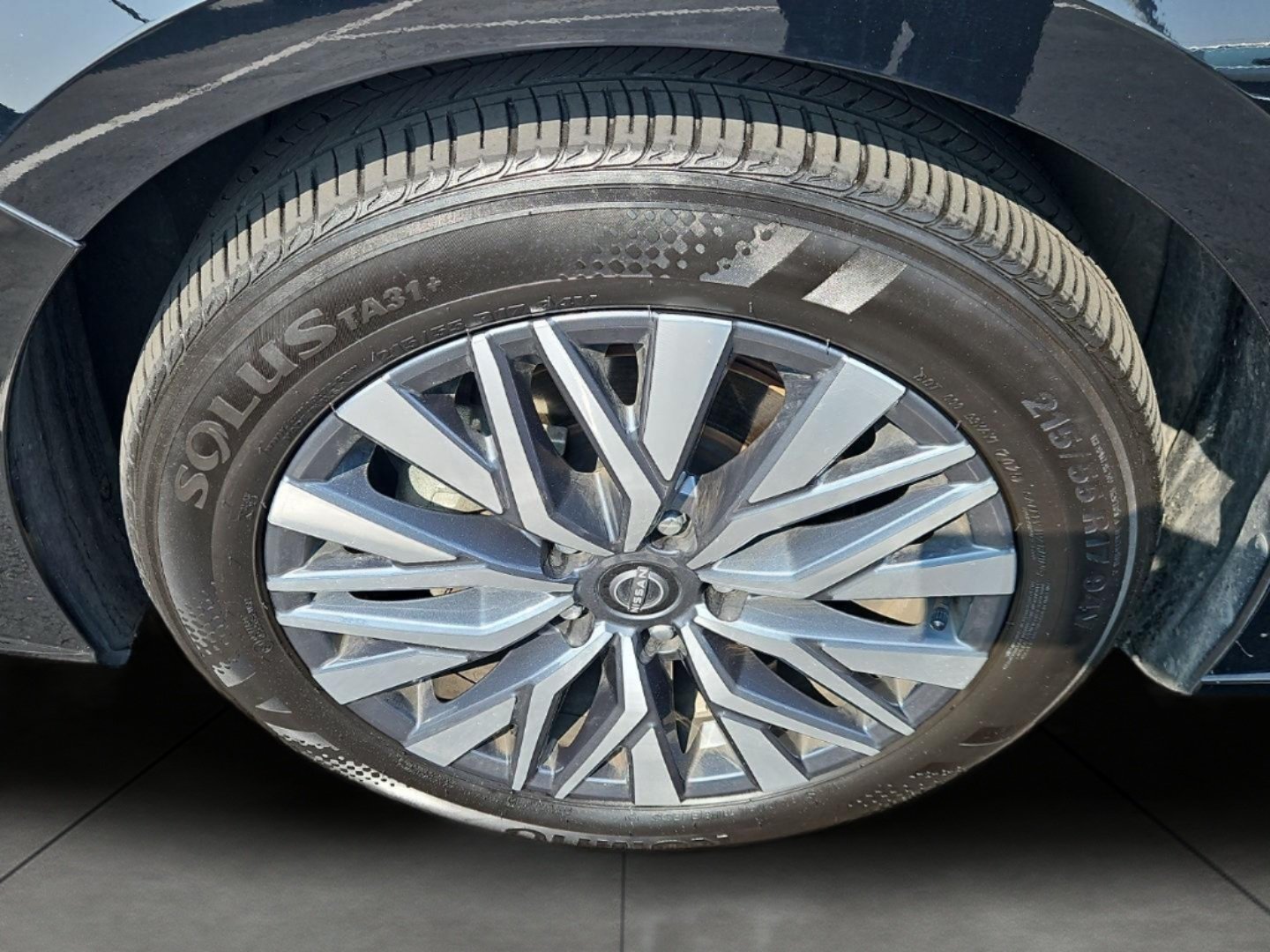 Used 2025 Nissan Altima 2.5 SV FWD image 12