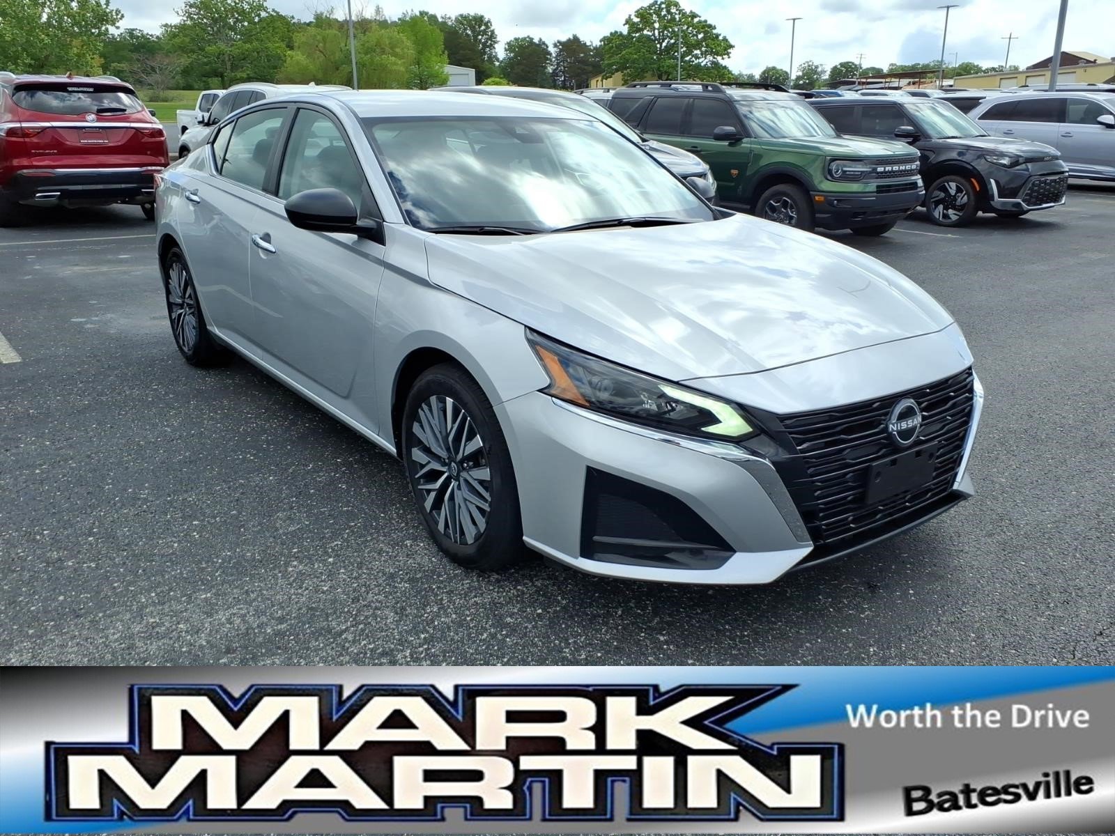 Used 2025 Nissan Altima 2.5 SV FWD image 1
