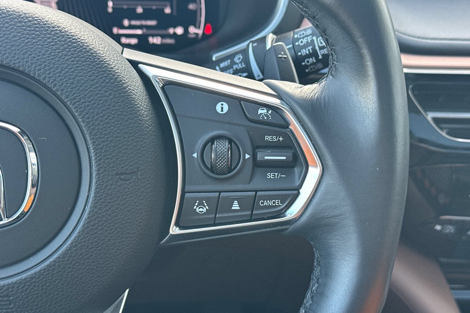 Used 2023 Acura MDX SH-AWD w/ Technology Package image 32