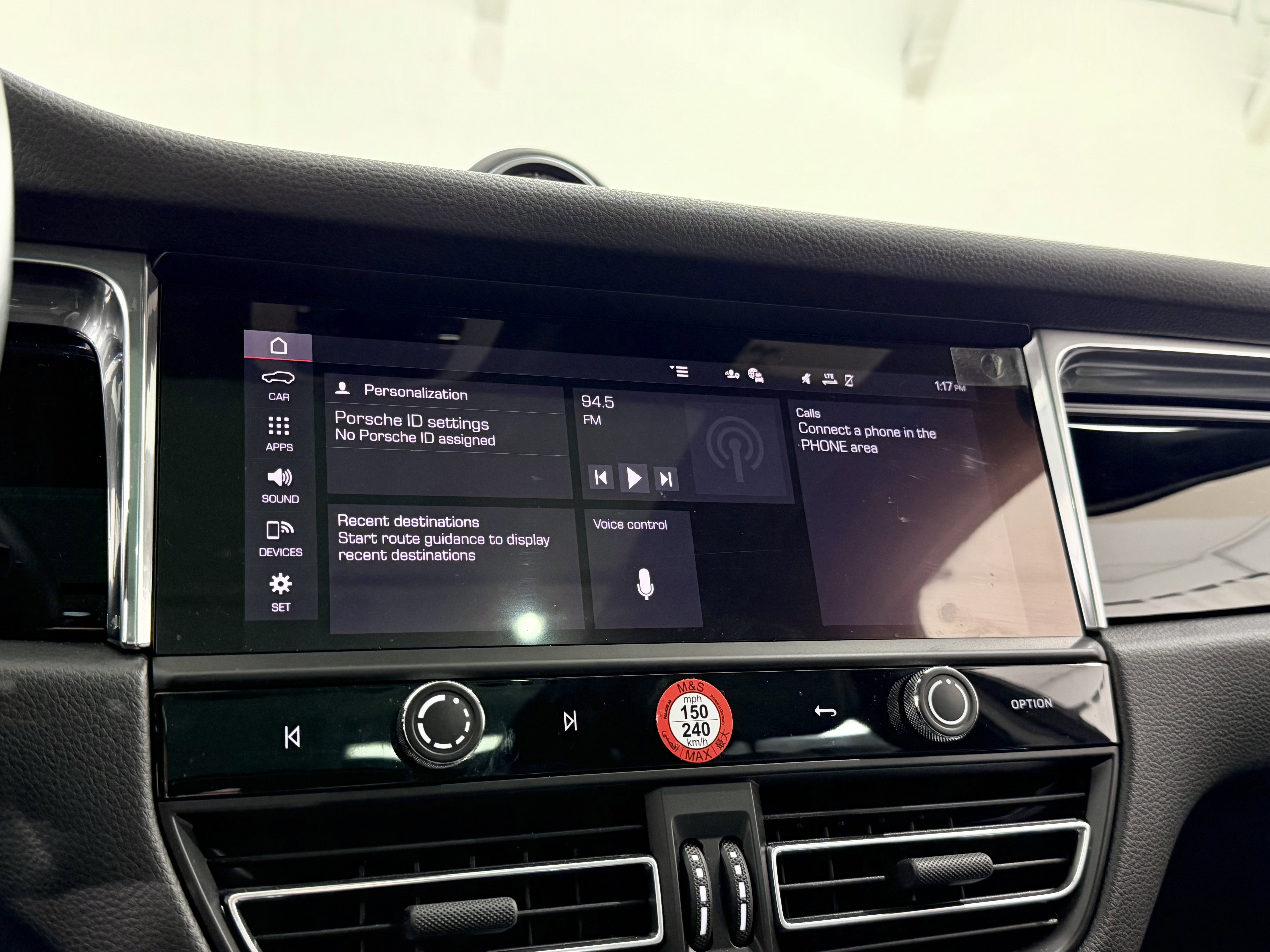 Certified 2025 Porsche Macan image 41