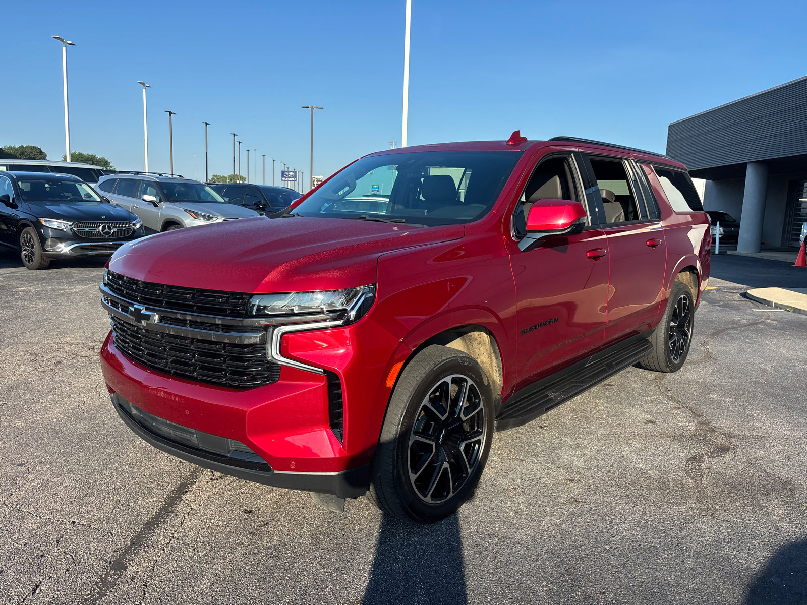 Used 2022 Chevrolet Suburban RST w/ Luxury Package AWD/4WD image 3