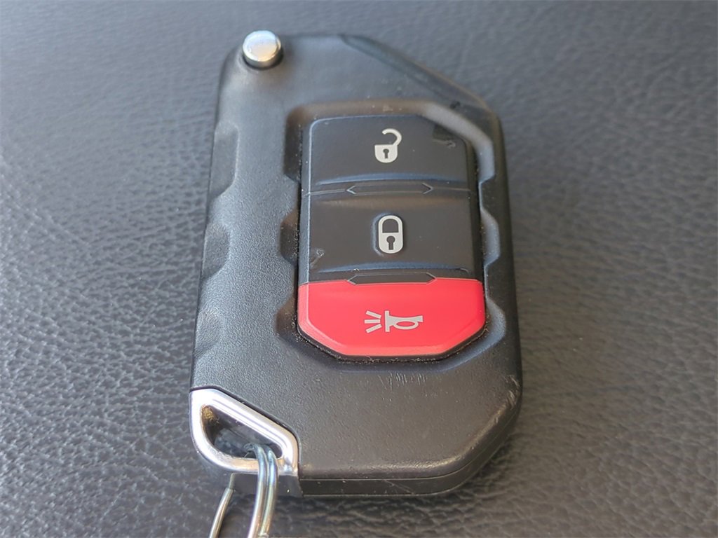 Used 2023 Jeep Wrangler Unlimited Sahara image 33