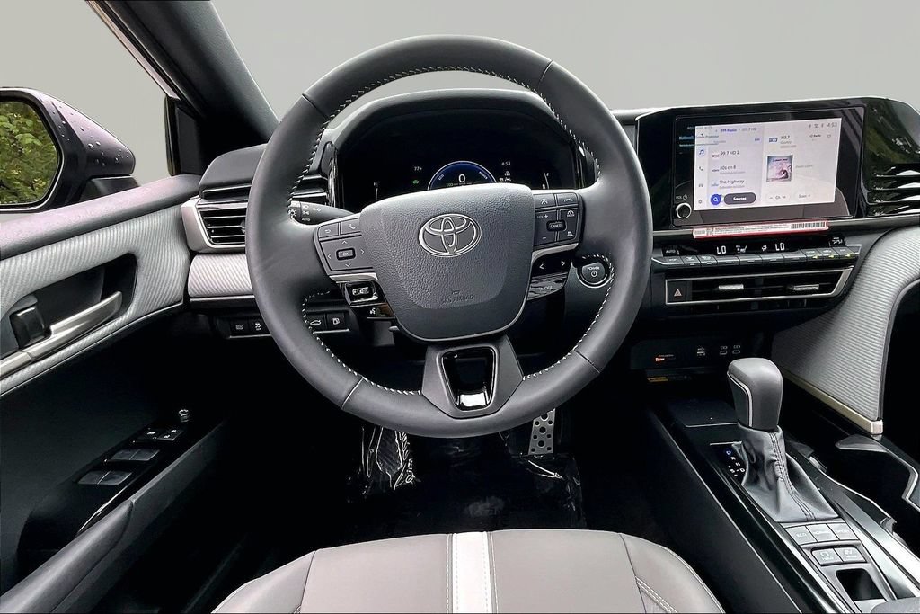 Used 2026 Toyota Camry SE FWD image 9