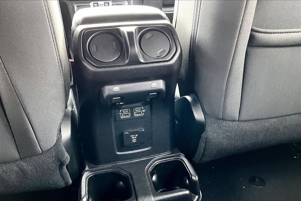 Used 2018 Jeep Wrangler Unlimited Sahara AWD/4WD image 36