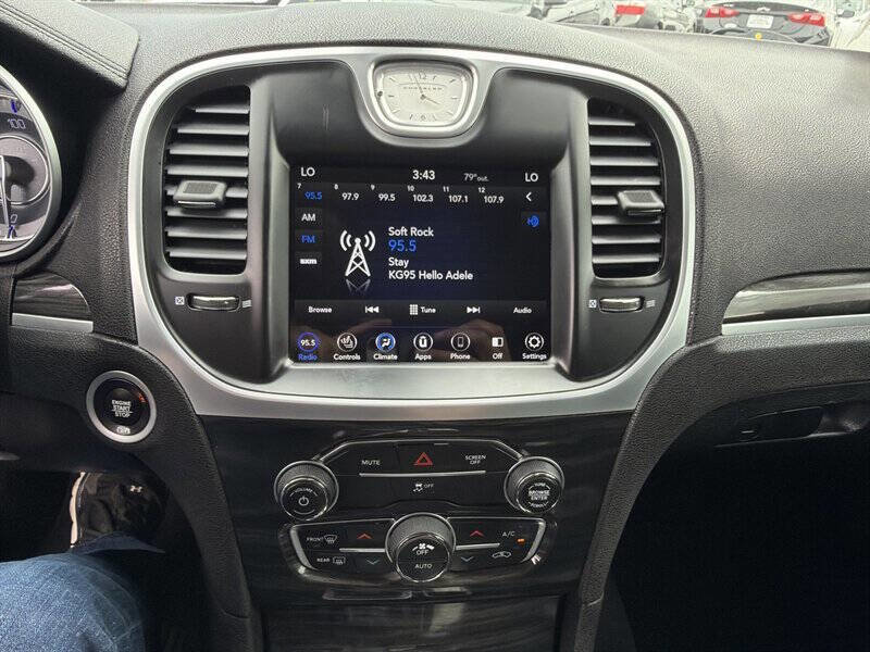 Used 2018 Chrysler 300 Touring L AWD/4WD image 22