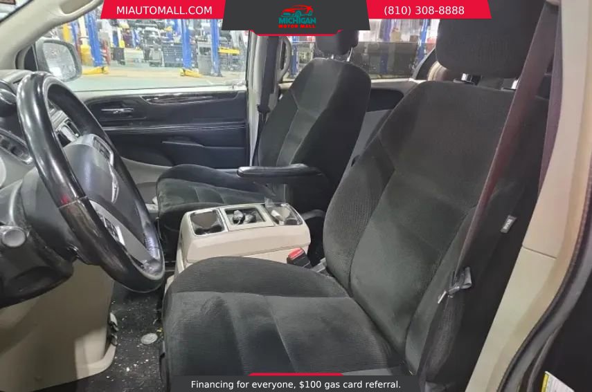 Used 2016 Chrysler Town & Country Touring w/ Driver Convenience Group image 10