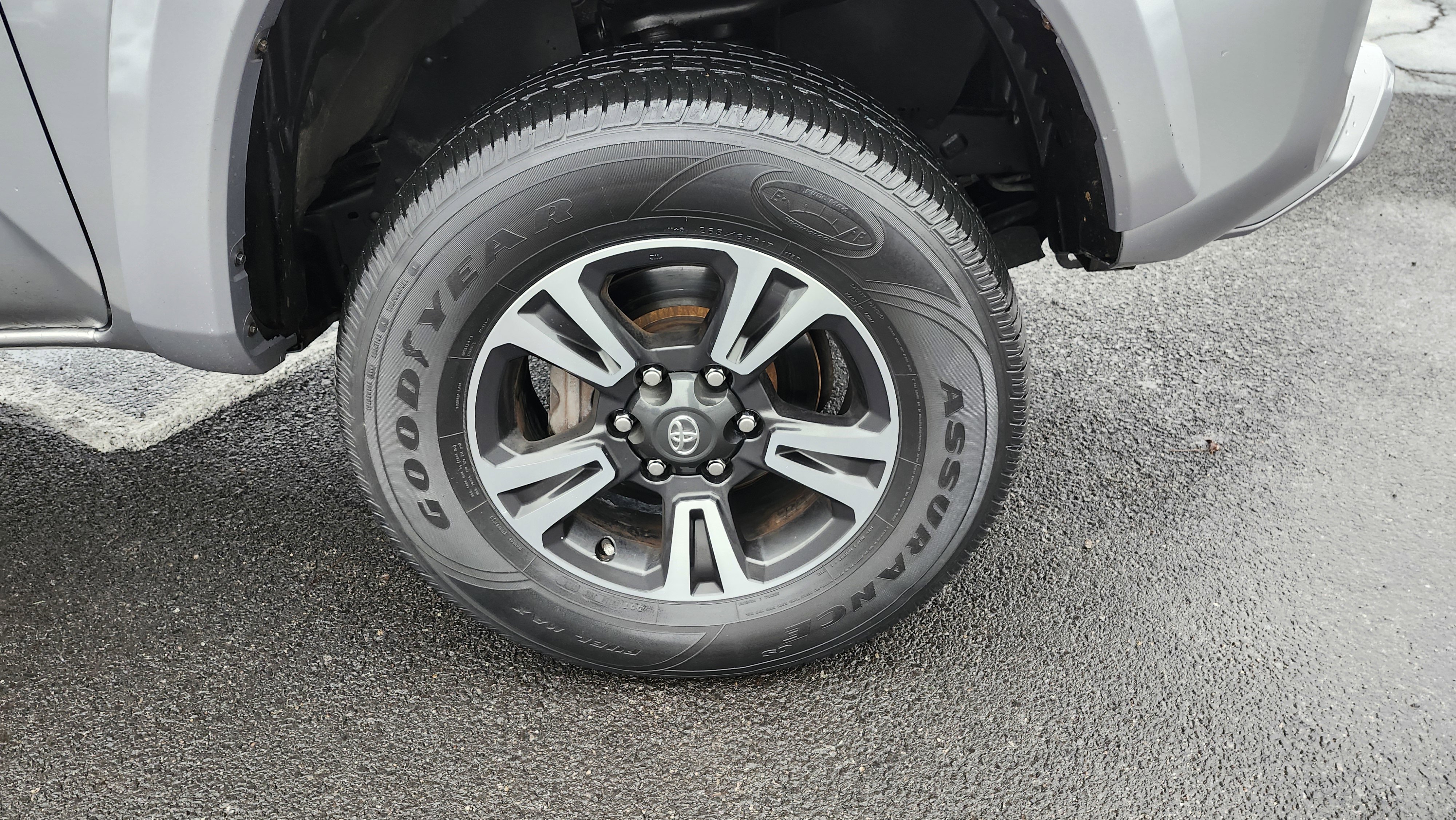 Used 2016 Toyota Tacoma TRD Sport image 10