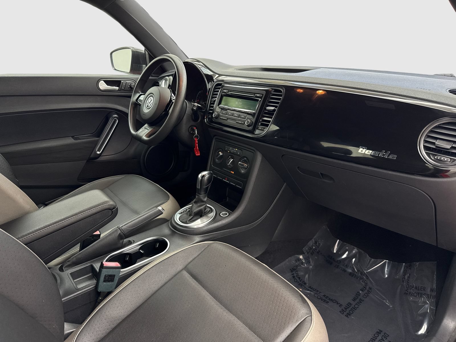Used 2015 Volkswagen Beetle 1.8T Classic FWD image 37